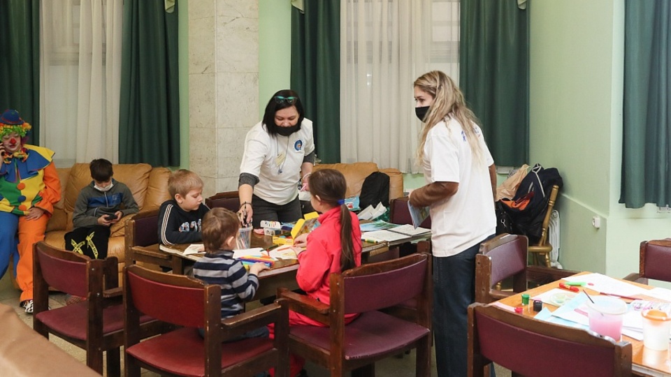 В волгоградских колледжах открылись центры сбора гуманитарной помощи